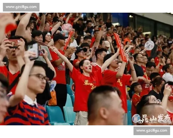 昆山台胞助威团燃爆苏超 万人赛场见证两岸情谊升温 昆山台胞助威团燃爆苏超 万人赛场见证两岸情谊升温